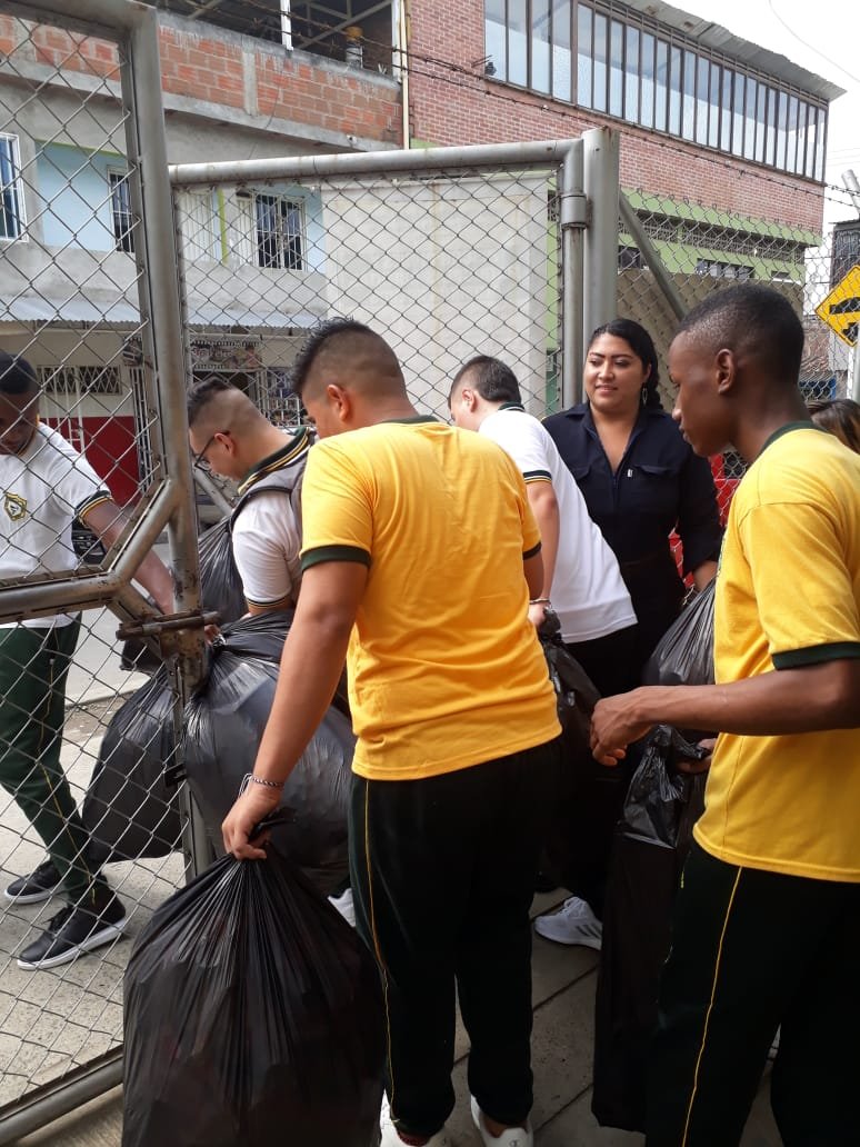 Estudiantes Plantean Una Jornada De Aseo En La Institución.